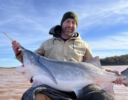 Prehistoric battles: Paddlefish vs angler!